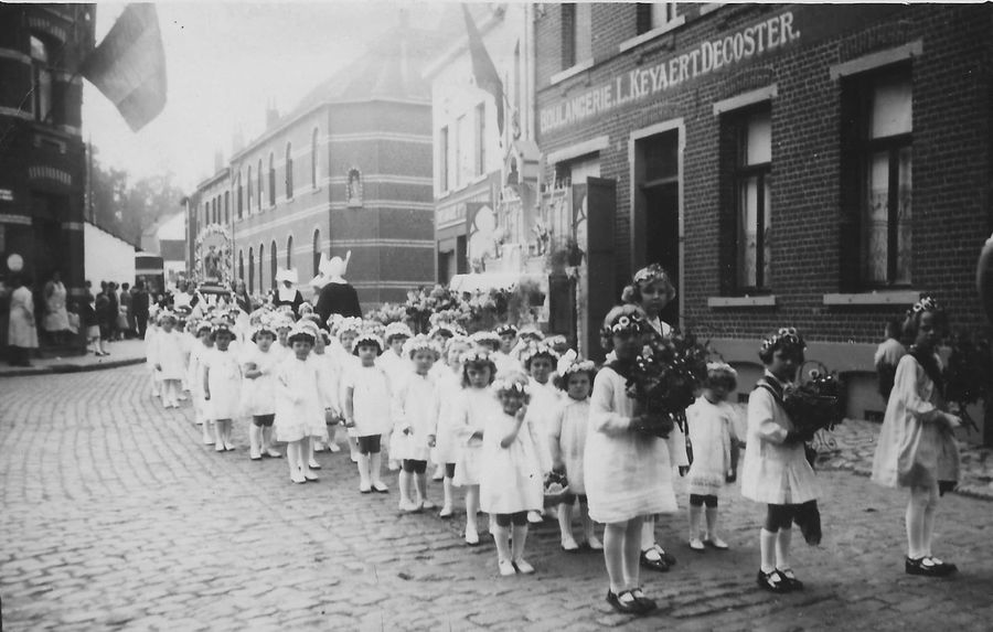 Henri Caronstraat processie