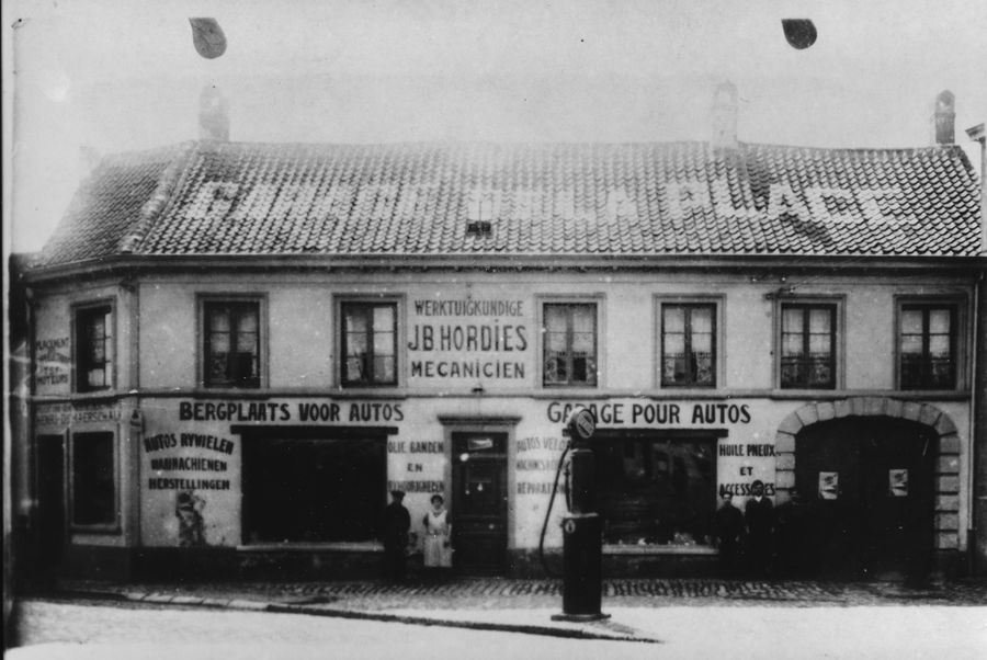 Hordies garage gemeenteplein geschonken door Christiane francis