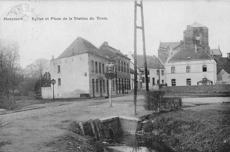 Kerk en tramhalte